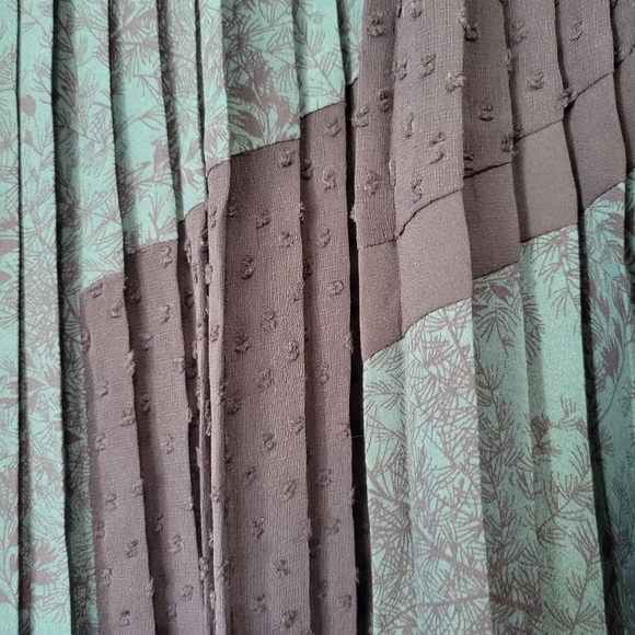 Banana Republic Pleated Skirt Size 4 Green - Picture 3 of 10